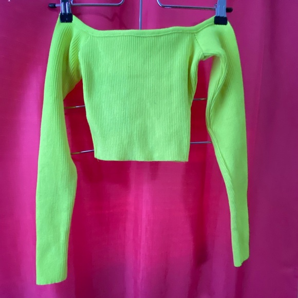 Crop top - Picture 2 of 3